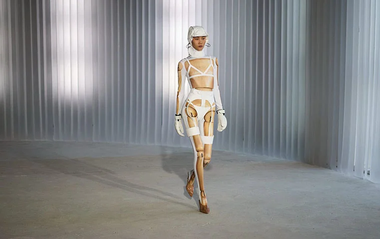 دمى حقيقية في عرض Jean Paul Gaultier لخريف 2026؟